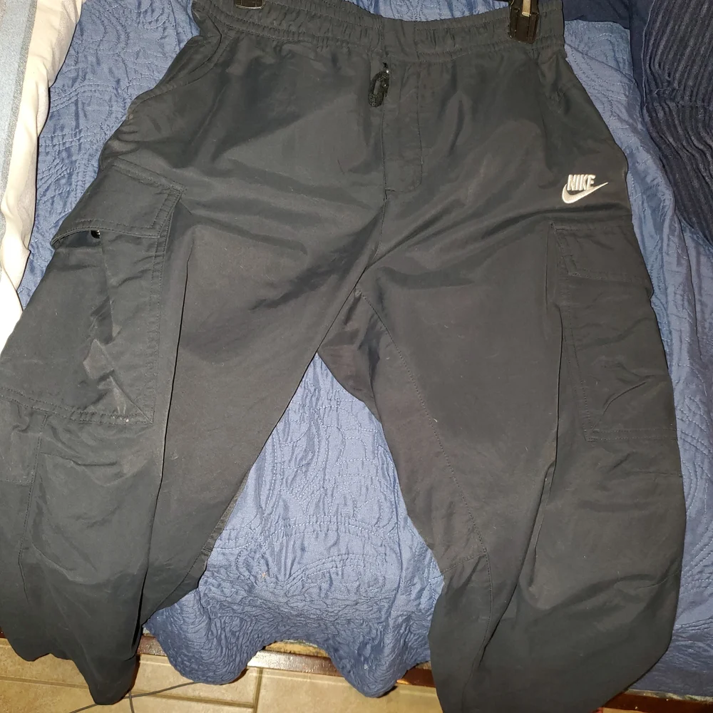 🚫SOLD!🚫Nike Sportwear Cargo Black pants Medium - Picture 5 of 8
